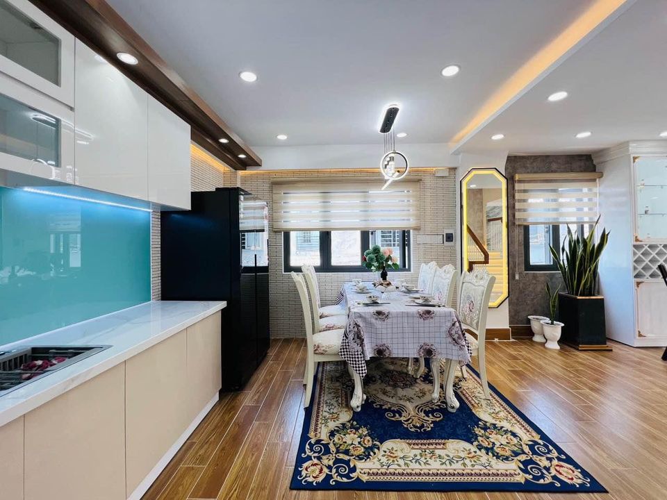 Bán nhà Nguyễn Hoàng Tôn-Tây Hồ -ngõ oto–gần Ciputra 60M 4tầng 6.3T