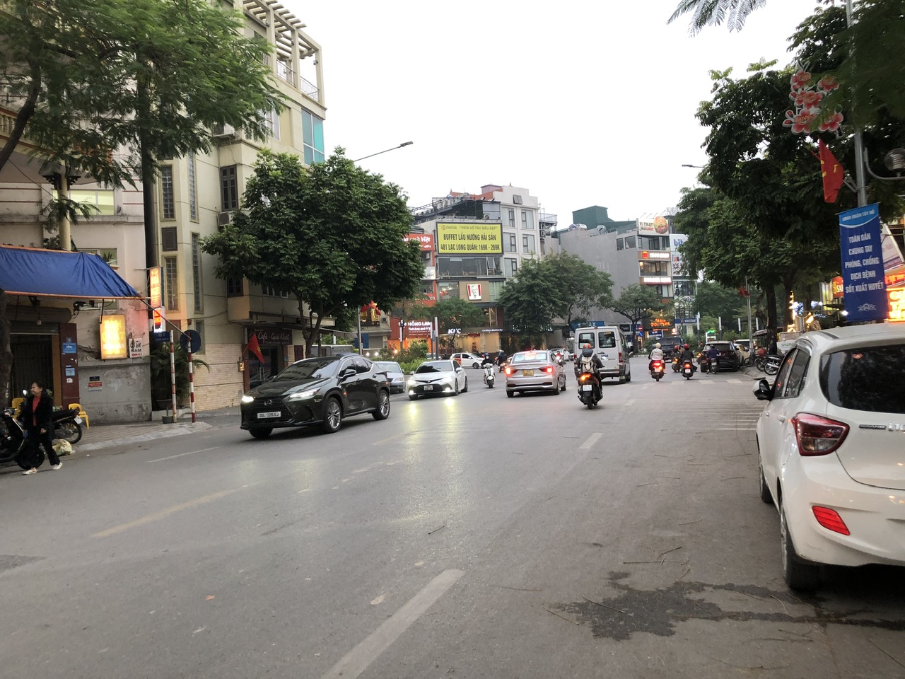 CHO THUÊ NHÀ XUÂN LA PHÒNG KHÉP KÍN RỘNG ĐẸP - NỘI THẤT ĐẦY ĐỦ - MẶT NGÕ THÔNG MUÔN NƠI - Ô TÔ ĐỖ CỬA - VÀI BƯỚC CHÂN RA MẶT HỒ TÂY