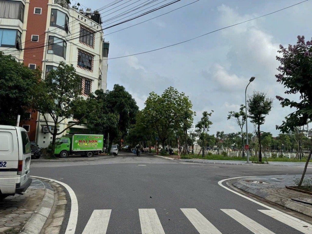 bán đất đấu giá Long Biên - đường 14m có vỉa hè 3m - mt 5m - diện tích 85m - phù hợp xây tòa nhà văn phòng - nhà ở -