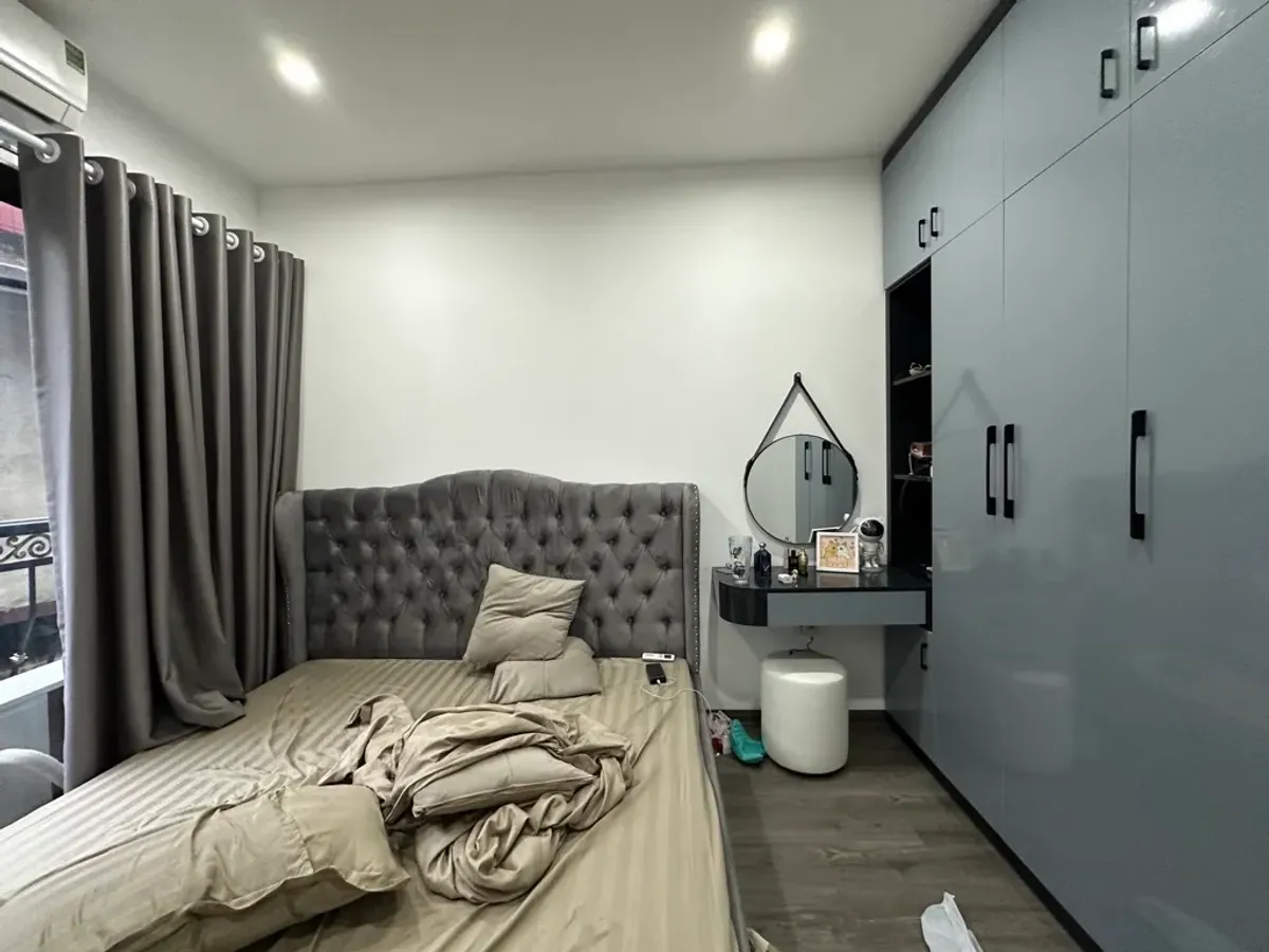 Bán Nhà Phương Mai. Đống Đa. 6 Tầng Thang Máy. DT 44m2. MT 3,2m. Giá 9,38 Tỷ.