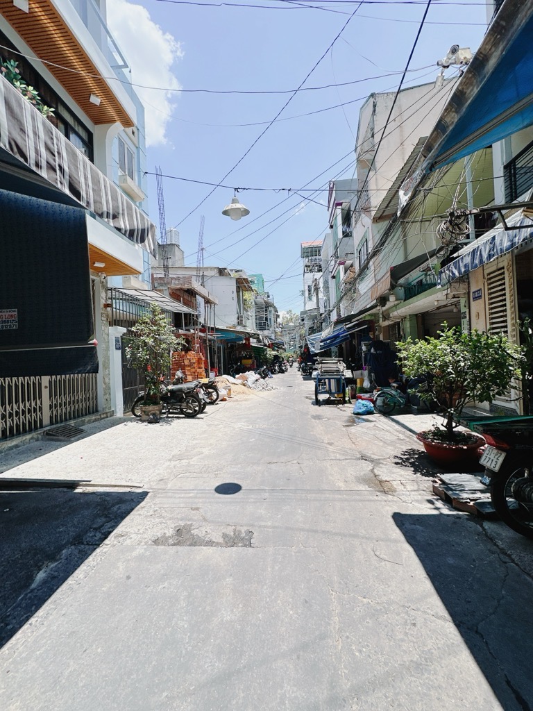 Nhà ngay chợ hồ thị kỷ ngay trung tâm Q10 hẻm 4 M - 23m3 - sát mặt tiền Lê Hồng Phong. p1