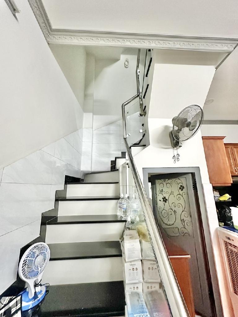 MẶT TIỀN HẺM ĐƯỜNG 3 THÁNG 2 - Q.10 - VỊ TRÍ KINH DOANH - 4 TẦNG - 20M2 - SỔ ĐẸP VUÔNG - HOÀN CÔNG ĐỦ