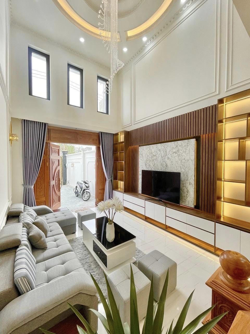 ngôi nhà 5 tầng hiện đại trên Thủ Đức, chỉ 9.x tỷ - Đón gần khả năng đầu tư