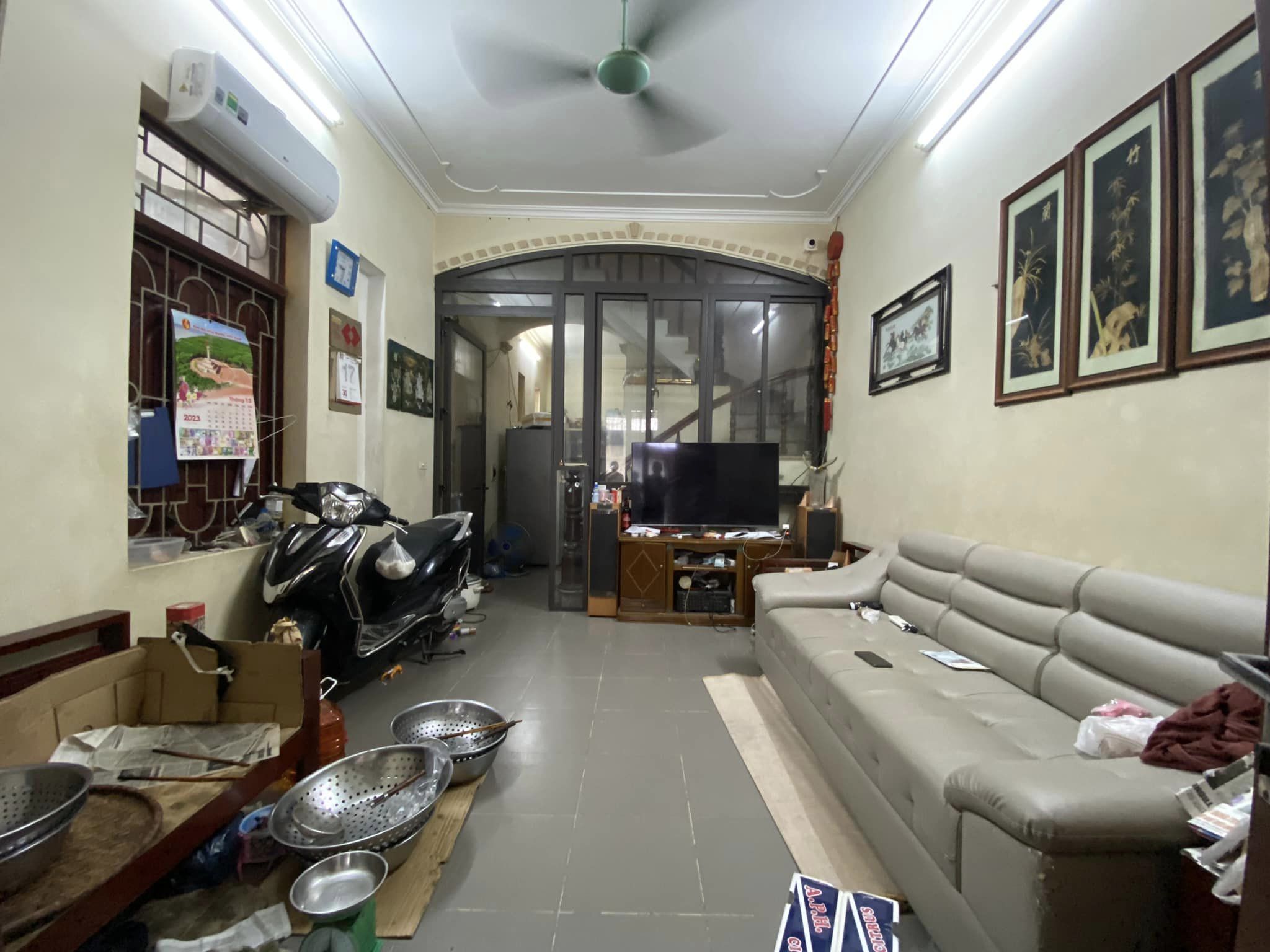 Bán nhà mặt phố Hòa Mã, diện tích 140m2, 74.5 tỷ, vỉa hè rộng, đường ô tô 2 chiều, kinh doanh đỉnh