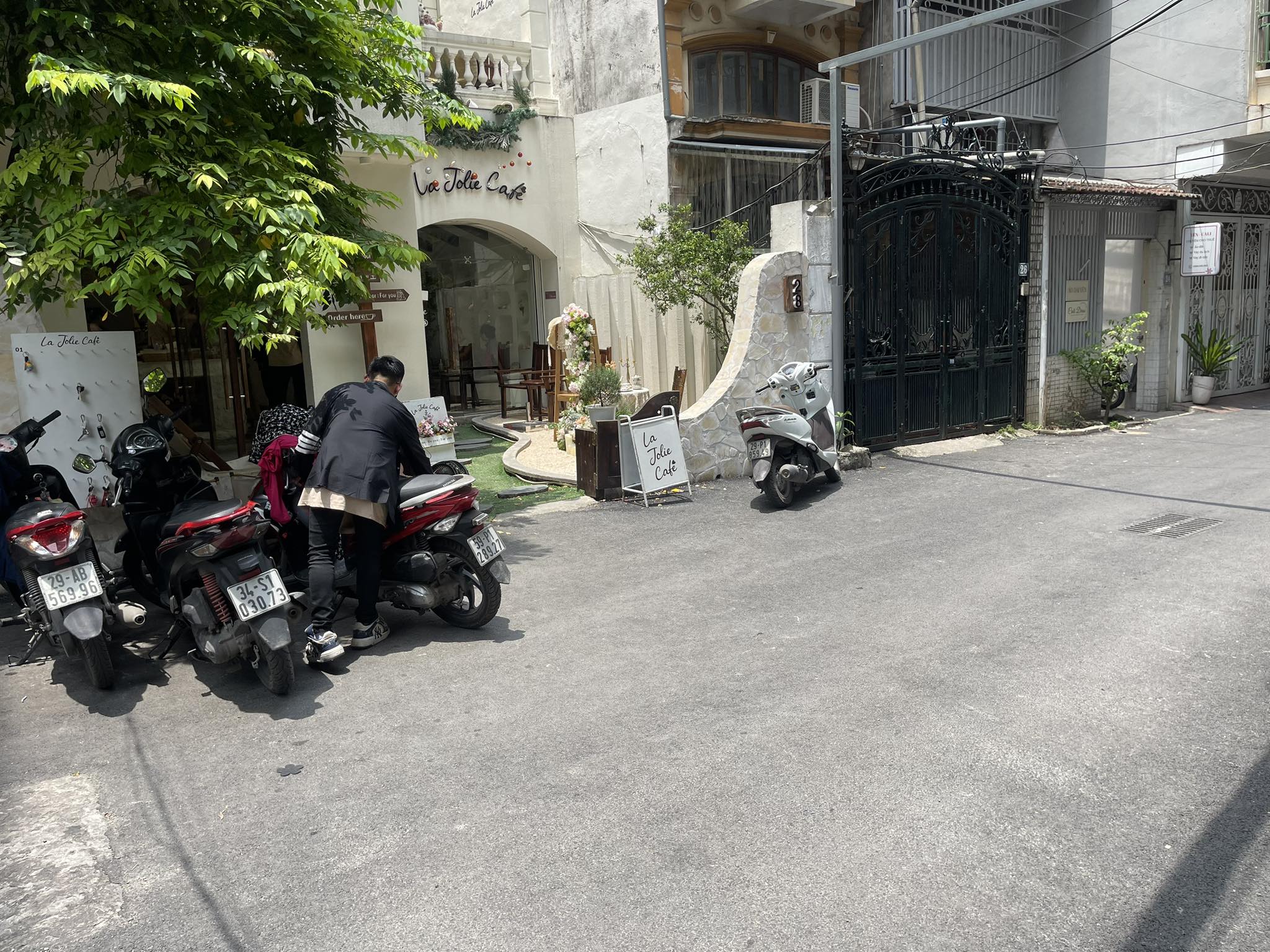 Kinh doanh tốt, gara Ôtô giá rẻ Ngã Tư Sở, Đống Đa, đường 6m, 74m, mt 4.5m chỉ 15.9 tỷ