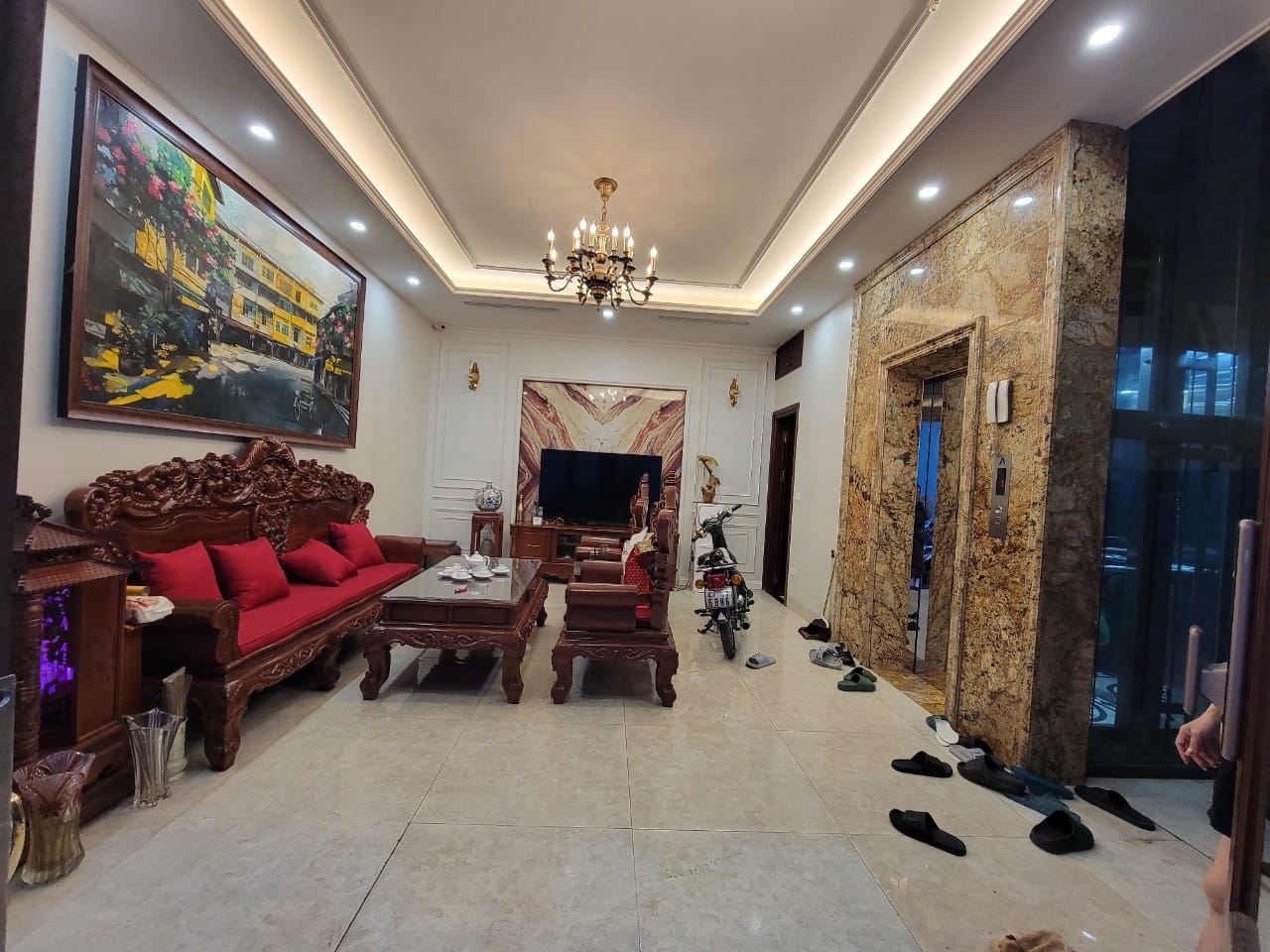 NHÀ ĐẸP TỨ LIÊN - 7 TẦNG THANG MÁY - SIÊU PHẨM PHÂN LÔ - NỘI THẤT XỊN XÒ - Ô TÔ ĐỖ CỔNG