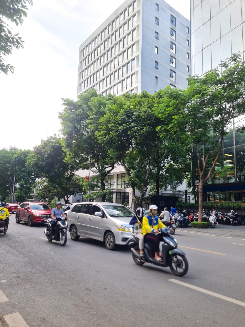 Bán đất -Xây toà building 8 tầng, DT 135m x MT 7.5m - 40 tỷ TL-Phố Thái Hà -Đống Đa,2 ô tô tránh,KD Bất chấp