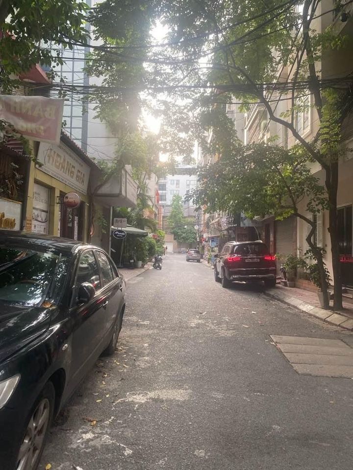 TRUNG TÂM CẦU GIẤY -NHÀ ĐẸP Ở LUÔN - FULL NỘI THẤT - NỞ HẬU - THOÁNG 2 MẶT - CÁCH Ô TÔ TRÁNH 20M -46M - 5 TẦNG - 9.8 TỶ