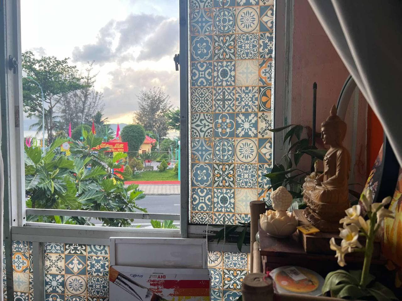 BÁN NHÀ 2 TẦNG CĂN GÓC MẶT TIỀN PHẠM VĂN ĐỒNG P.VĨNH THỌ