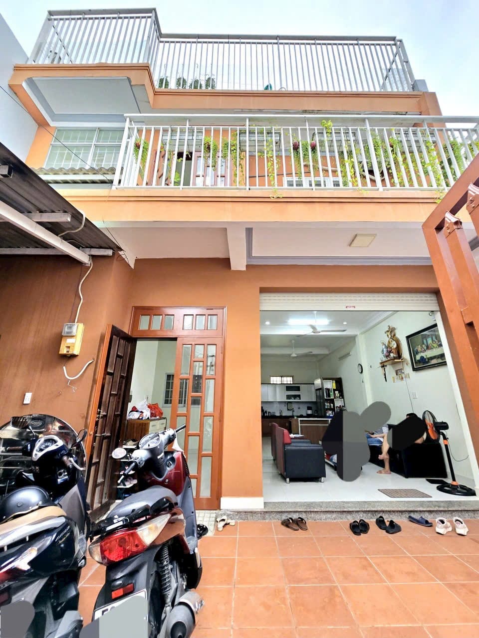 Bán nhà lô nhi phạm hữu lầu 295/2 cách xe hơi 10 m , tiện ích xung quanh gần chợ trường học - Diện tích : 8m x 14m