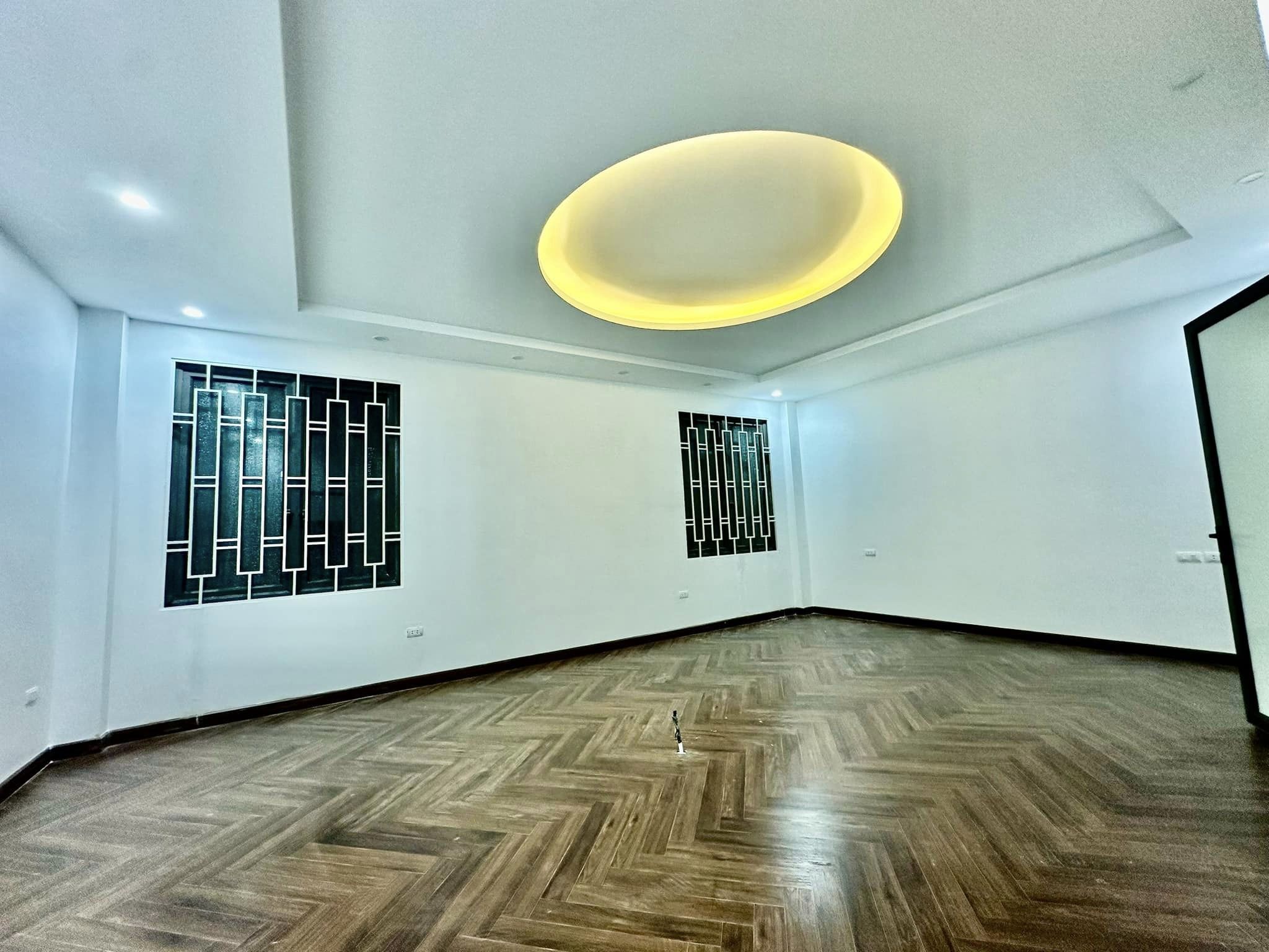 PHÂN LÔ –GARA Ô TÔ NGUYỄN VĂN CỪ-LONG BIÊN 132m2- 5T-MT 8m – 6PN KHÉP KÍN-GIÁ CHÀO 21 TỶ