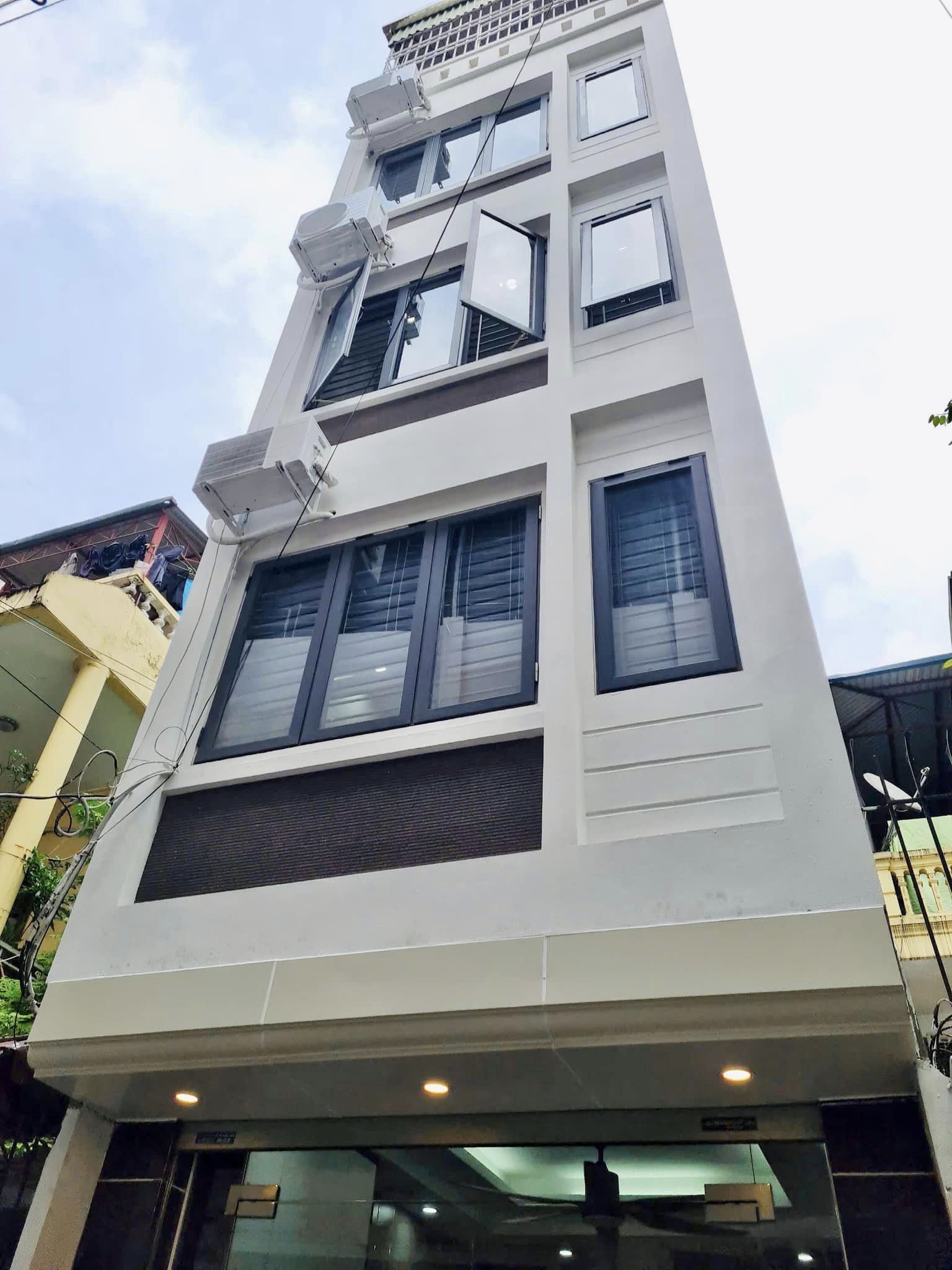 Bán nhà riêng Văn Cao 35m2 , 4 tầng , 3PN full đồ giá 6.7 tỷ