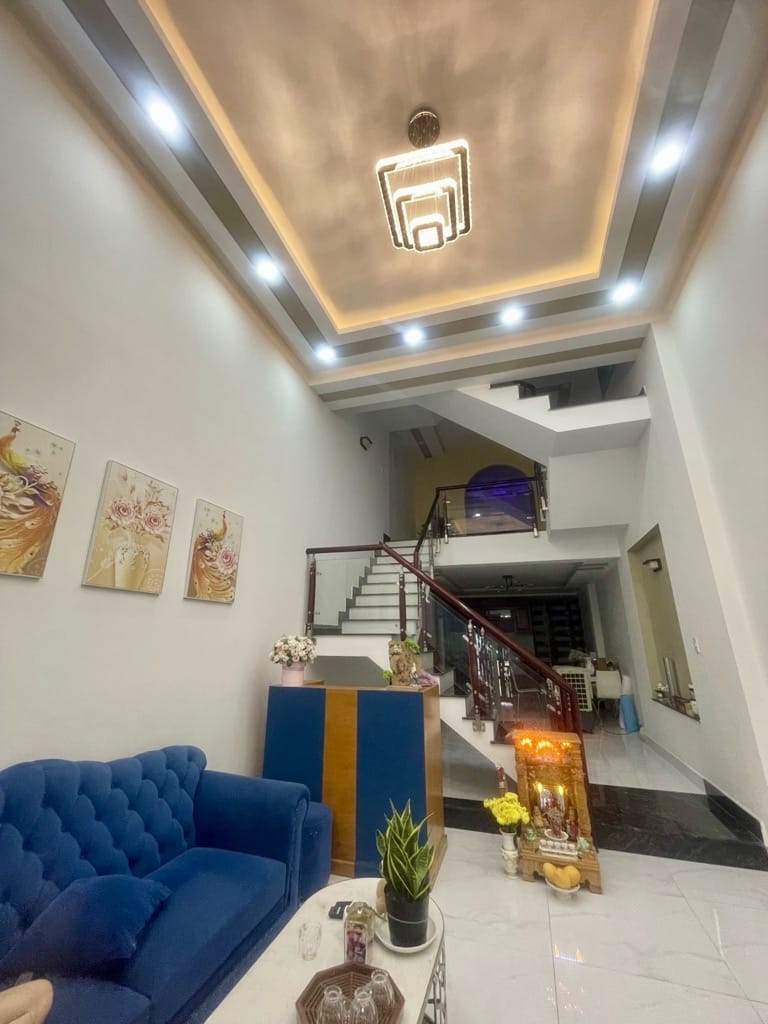 Bán ngôi nhà 5 Tầng Hoàng Diệu 2, Thủ Đức - Giá 6.X Tỷ, Hẻm Xe Tải, nhanh hoạt động