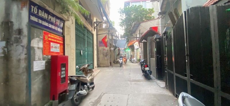 Nhà đường Cầu Giấy, 161m2, 4 tầng, MT 7.8m, Gara, giá 33.6 tỷ MẶT NGÕ 68 QUẬN UỶ CẦU GIẤY