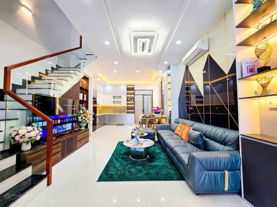 Giảm sốc 16.5 tỷ, bank 17 tỷ hơn. Mặt tiền KD chợ phạm văn hai, 18 phòng 19WC, đang CT 80 tr/th