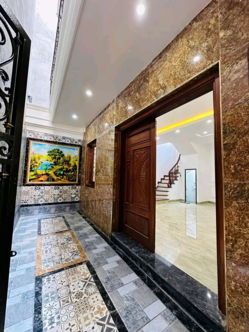 Nhà mới, đẹp Lạc Long Quân, Cầu Giấy. 44mx5, MT 5m, giá 7.35 tỷ NHÀ XÂY MỚI