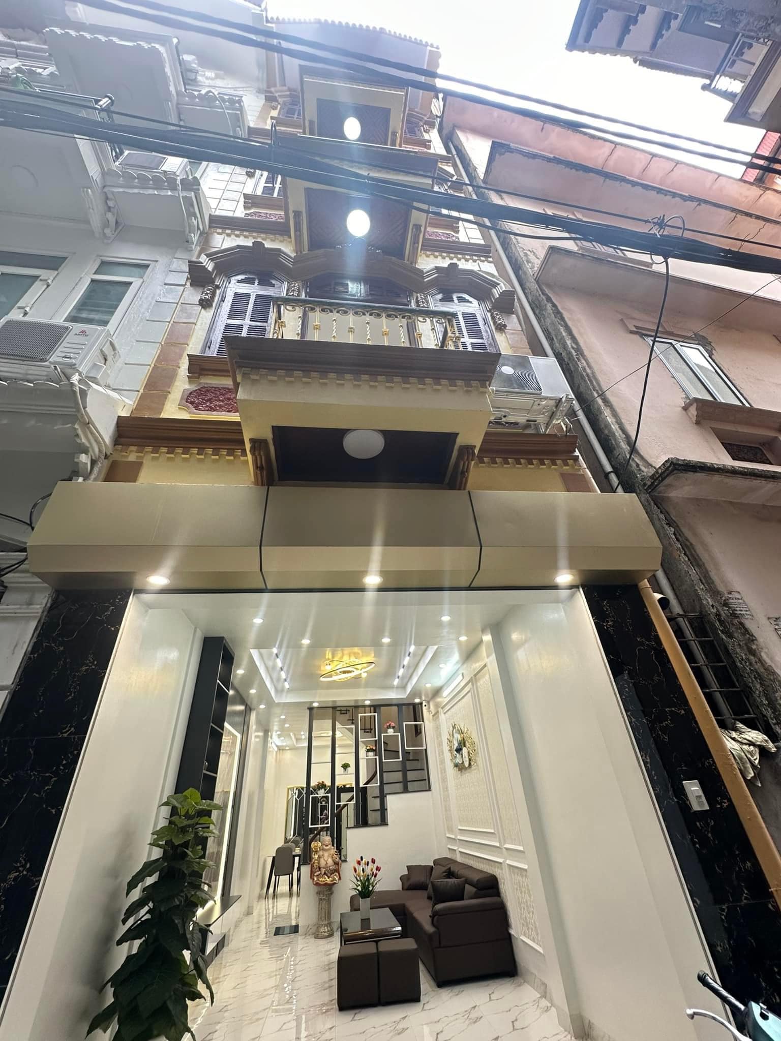 BÁN NHÀ TRUNG TÂM CẦU GIẤY NGÕ THÔNG NHÀ ĐẸP CHỈ VIỆC VỀ Ở 43M GIÁ 8,6 TỶ