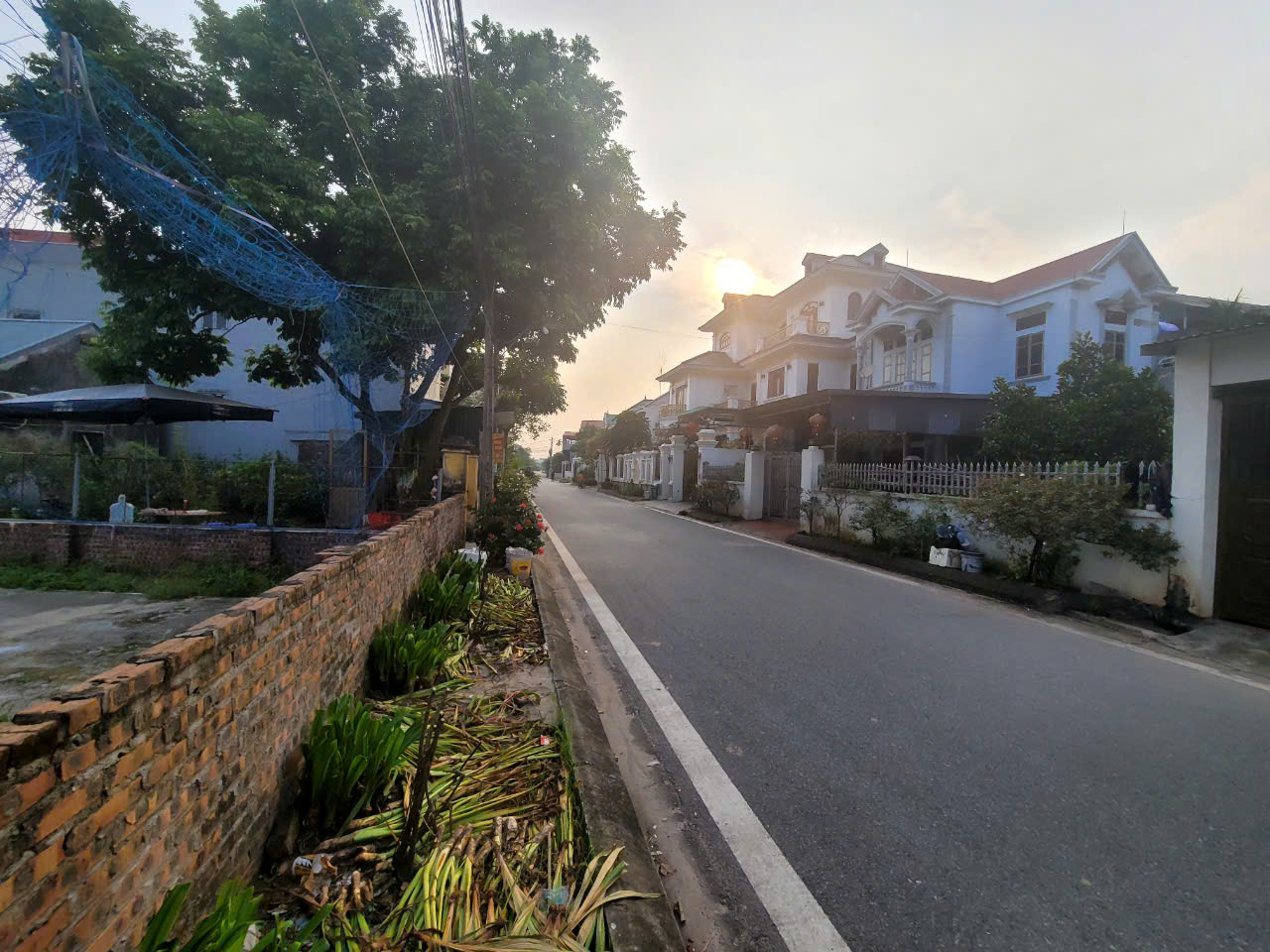 Chủ gủi bán lô đất trục chính DH26 diện tích84.6m mặt tiền 5.6m nở hậu 6.3m tại Long hưng gần Vin Ocean Park