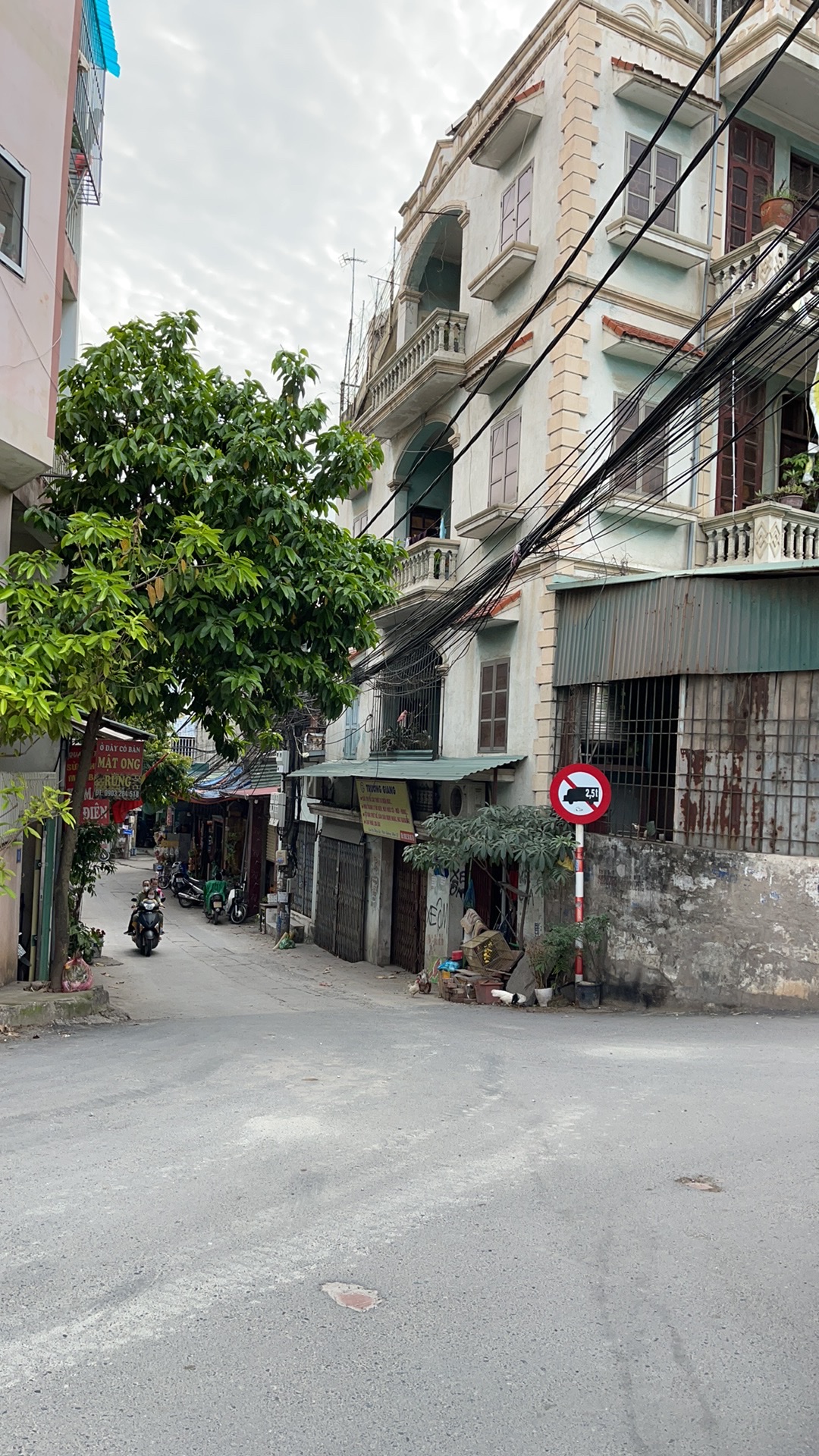 Bán TÒA NHÀ VĂN PHÒNG mặt phố NGUYỄN KHOÁI, GARA, 90m2 x 6 tầng, 18 tỷ