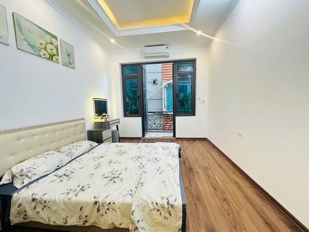 Bán Nhà Chính Kinh. Thanh Xuân. Nhà Đẹp Ở Ngay. DT 50m2. MT 3,5m. 5 Tầng. Giá 9,8 Tỷ.