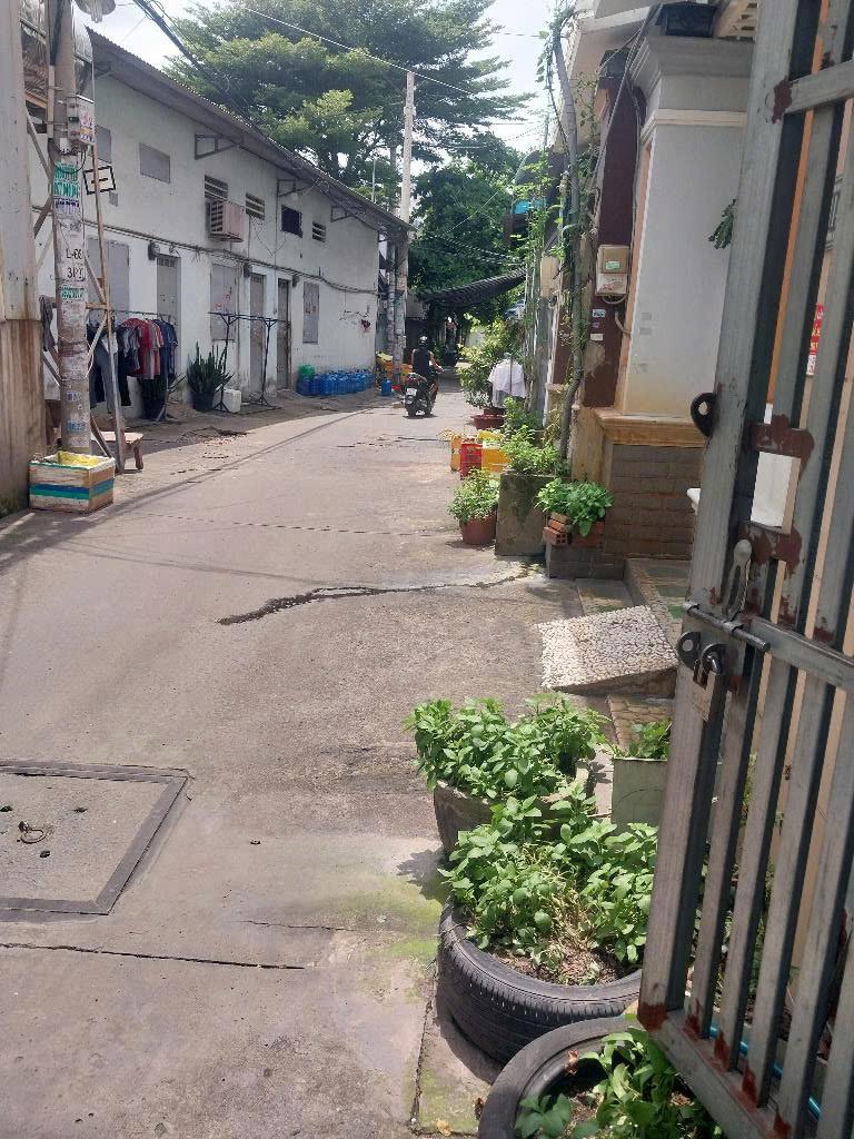 Bán Nhà Ngay Sát Tân Kỳ Tân Quý, Bình Tân, Hẻm Xe Hơi, 70m2, Sổ Hồng Riêng, Chỉ 4Tỷ Nhỉnh