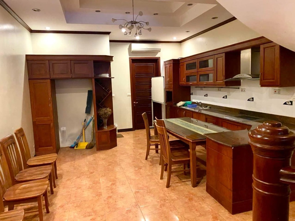 Bán 95m2 nhà VIP Nguyễn Khánh Toàn 2 mặt vỉa hè ô tô tránh kinh doanh.