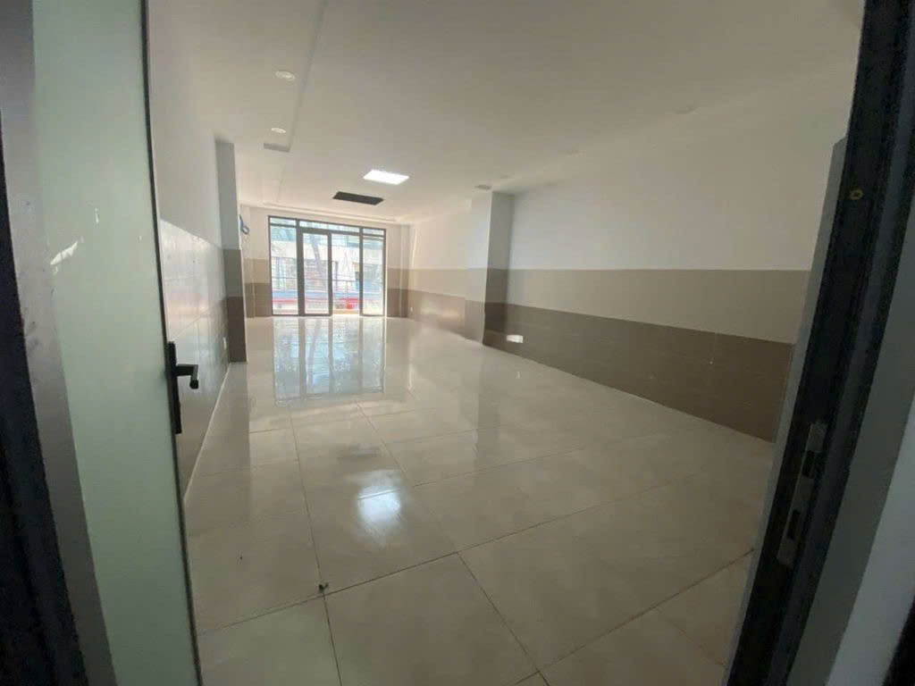 TÒA NHÀ MT TRƯỜNG SƠN, 4.5x36m, 9PN 10WC