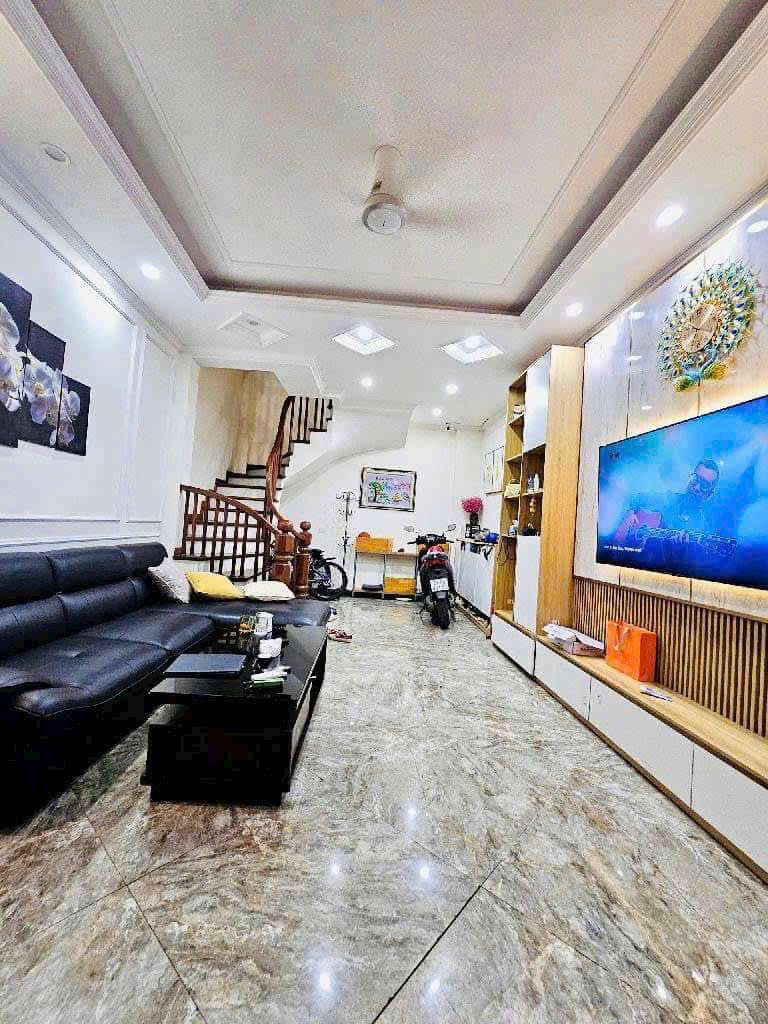 BÁN NHÀ VÕ CHÍ CÔNG - CẦU GIẤY.GẦN PHỐ - NHÀ ĐẸP Ở NGAY - 10M RA Ô TÔ ĐỖ - DT: 35*7, MT4,3M, GIÁ 9,5 TỶ.