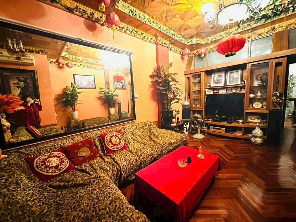 BÁN NHÀ TRẦN QUỐC HOÀN- CẦU GIẤY - DT: 50/60M* 6 TẦNG, MT 4,2M, GIÁ 15 TỶ.