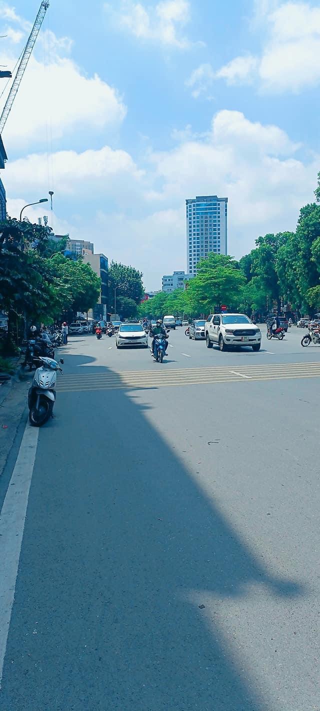 Bán nhà kinh doanh mặt phố Chùa Láng - Đống Đa, 111m2 x 5 tầng, mặt tiền rộng, 48 tỷ