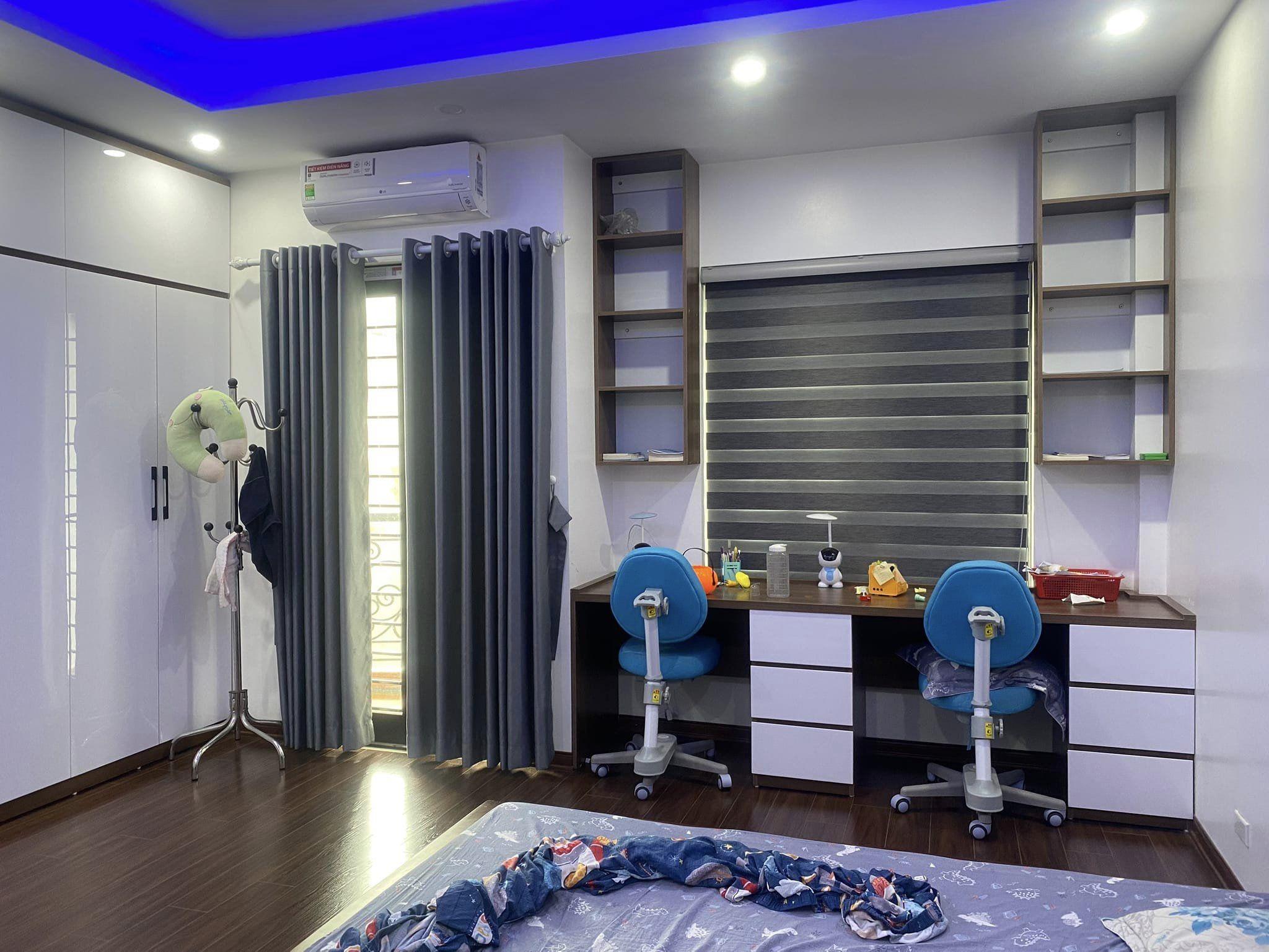 BÁN NHÀ LẠC LONG QUÂN-NHÀ ĐẸP NGÕ THÔNG - Ô TÔ 7 CHỖ VÀO NHÀ - 2 THOÁNG TRƯỚC SAU - TẶNG FULL NỘI THẤT - CÓ Ô CHỜ THANG