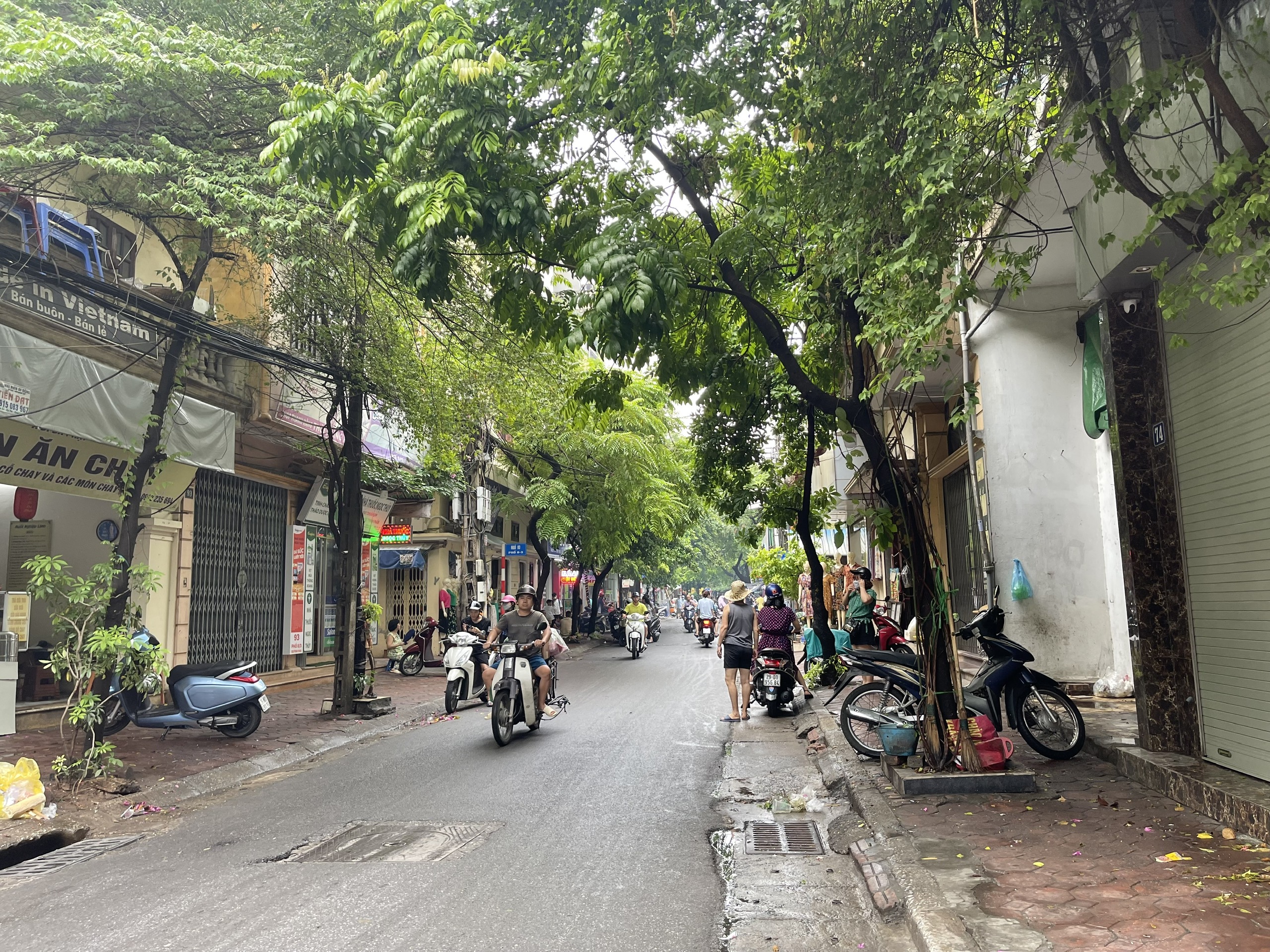 Bán nhà phố 8/3 - Hai Bà Trưng, PHÂN LÔ, Ô TÔ, 97m2, 11.2 tỷ