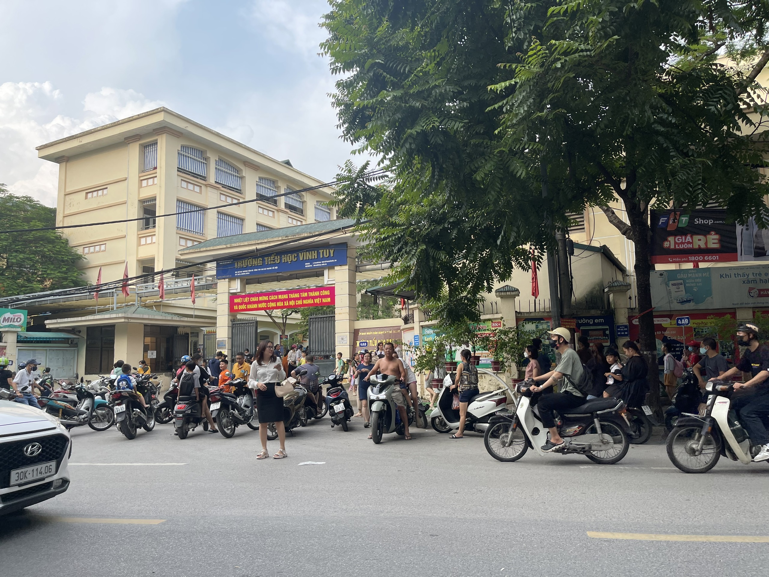 BÁN nhà kinh doanh MẶT PHỐ DƯƠNG VĂN BÉ - Hai Bà Trưng, LÔ GÓC, 90m2, mặt tiền rộng 7.5m, 32 tỷ