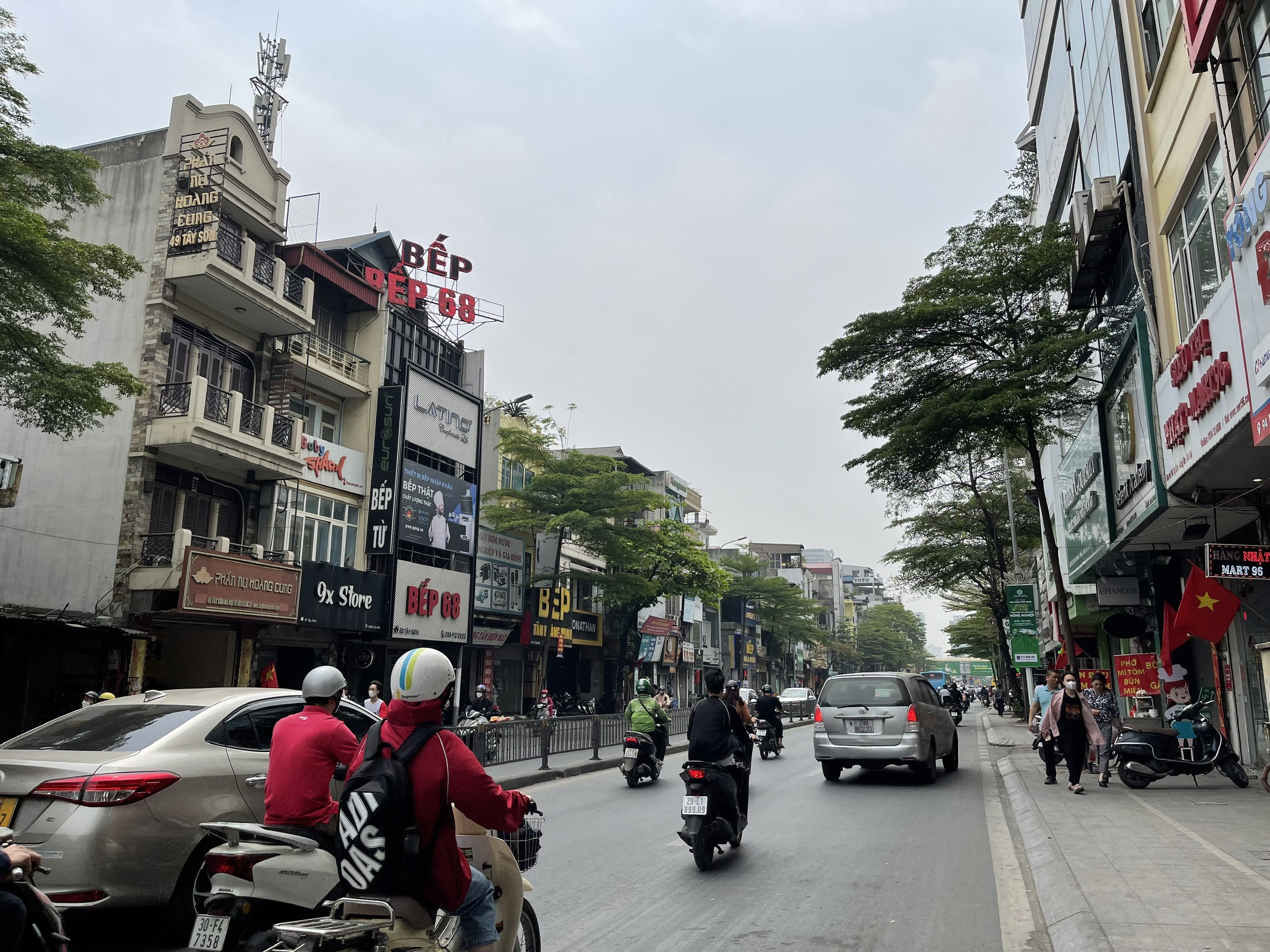 Bán nhà KINH DOANH mặt phố Nguyễn Lương Bằng - Đống Đa, sầm uất, vỉa hè, 140m2, 31 tỷ