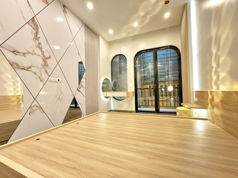 HỒ PHƯƠNG MAI - ĐỐNG ĐA- 20M RA MẶT PHỐ- THANG MÁY - 2 THOÁNG - KD NHỎ - NHỈNH 7 TỶ