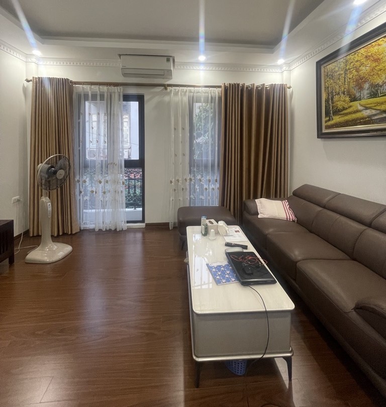 Bán nhà phố Sài Đồng, Long Biên, 5 tầng, mới, mặt tiền rộng, 5.6 tỷ.