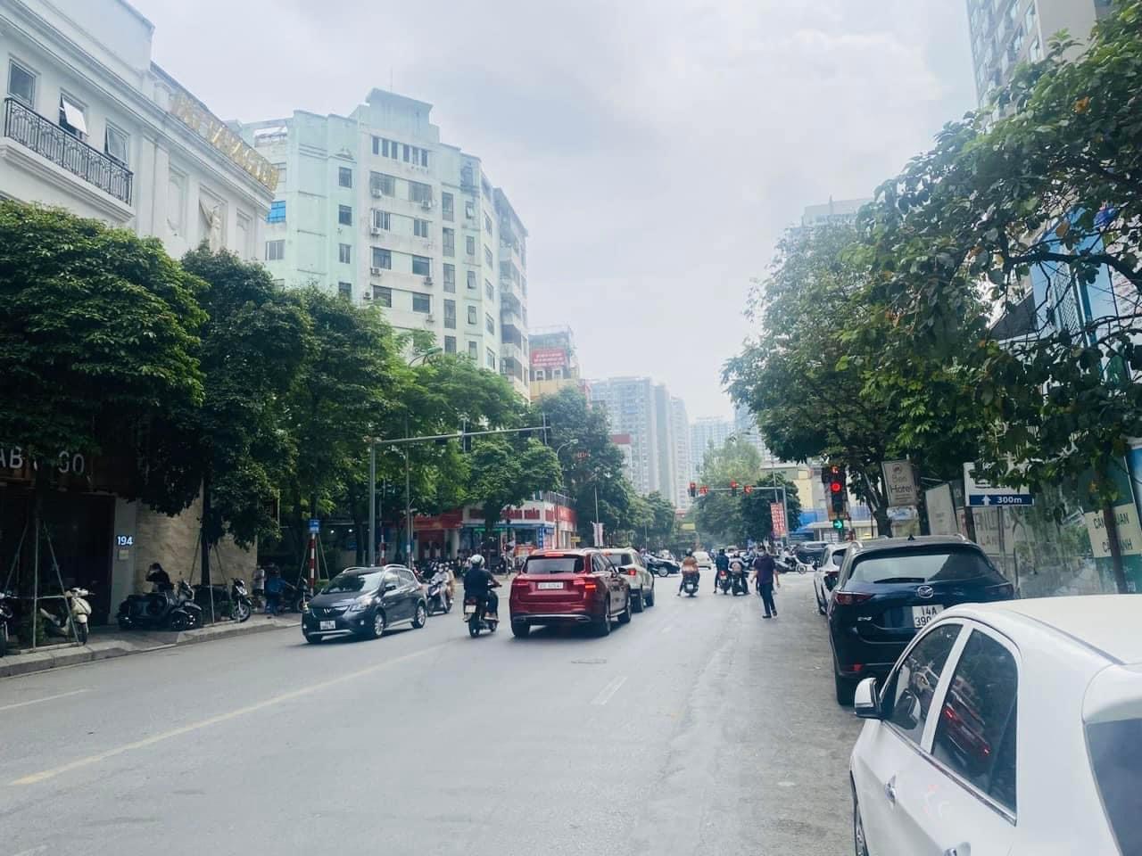 (Giảm 2 tỷ) Bán nhà mặt phố Khuất Duy Tiến, PHÂN LÔ, GIÁ TỐT NHẤT PHỐ, 128m2, mặt tiền rộng, 37 tỷ