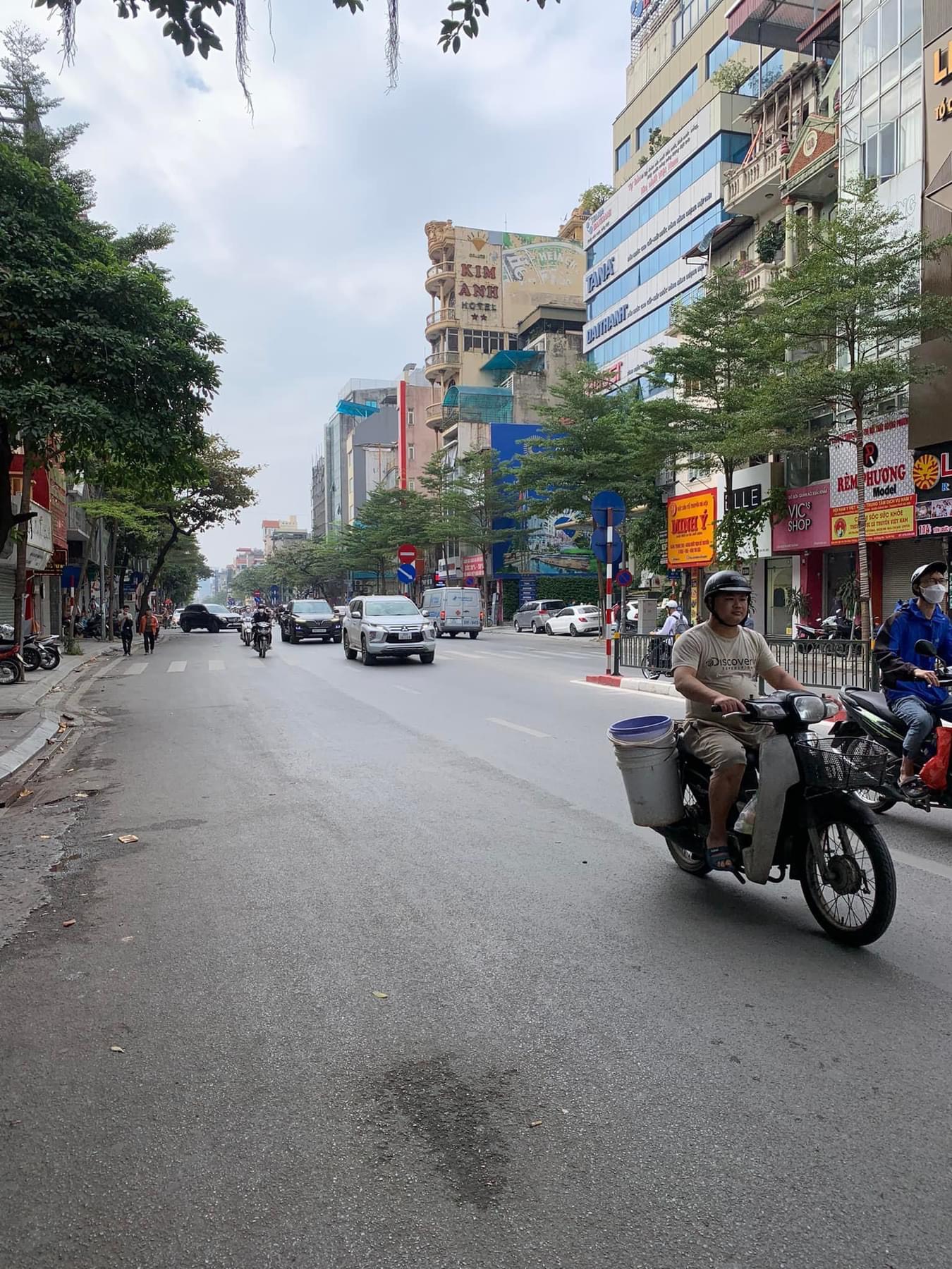 Bán tòa nhà KINH DOANH mặt phố Tôn Đức Thắng - tâm quận Đống Đa, 136m2 x 10 tầng, 105 tỷ