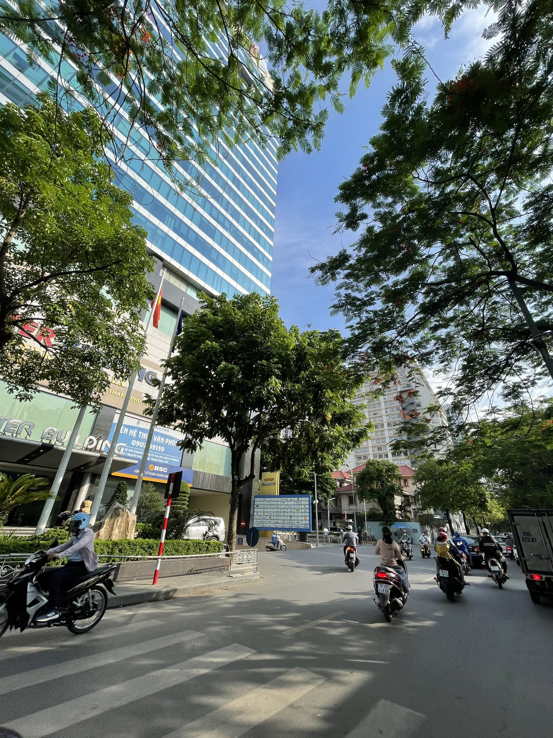 (Giảm 5 tỷ) Bán sàn thương mại tòa nhà Tây Hồ - trung tâm thương mại, 1.600m2, mặt tiền rộng 30m, 98 tỷ