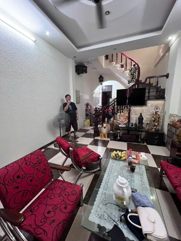 Bán nhà Vạn Phúc quận Hà Đông. Dt 63m2, 4 tầng, ô tô đỗ cửa, nhỉnh 10 tỷ