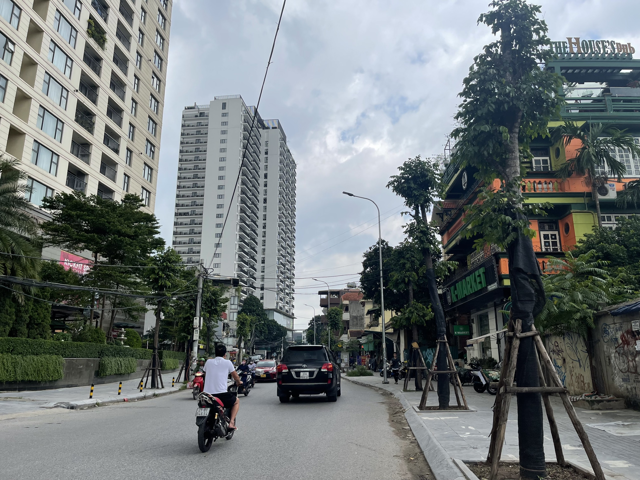 Giảm 1 tỷ Bán GẤP nhà phố XUÂN DIỆU - trung tâm Hồ Tây, Ô TÔ ĐỖ CỔNG, 137m2, mặt tiền rộng 9m, 31 tỷ