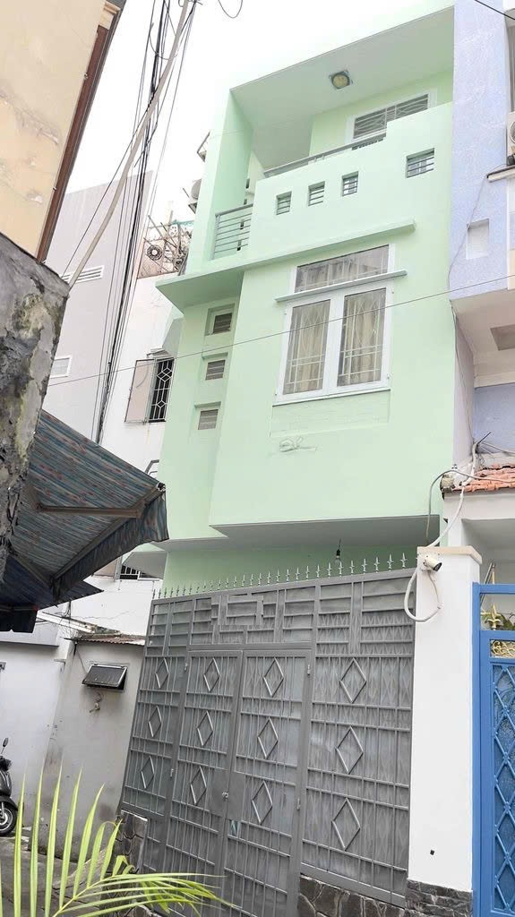 NHÀ HẺM XE HƠI LẠC LONG QUÂN, 4 PHÒNG NGỦ, FULL NỘI THẤT