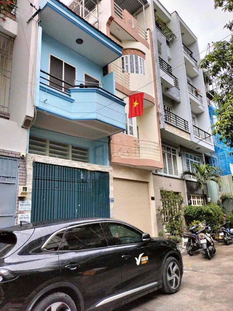 NHÀ HẺM XE HƠI ĐƯỜNG C18, 4x16m, 3 PHÒNG NGỦ, CHỈ 13 TR