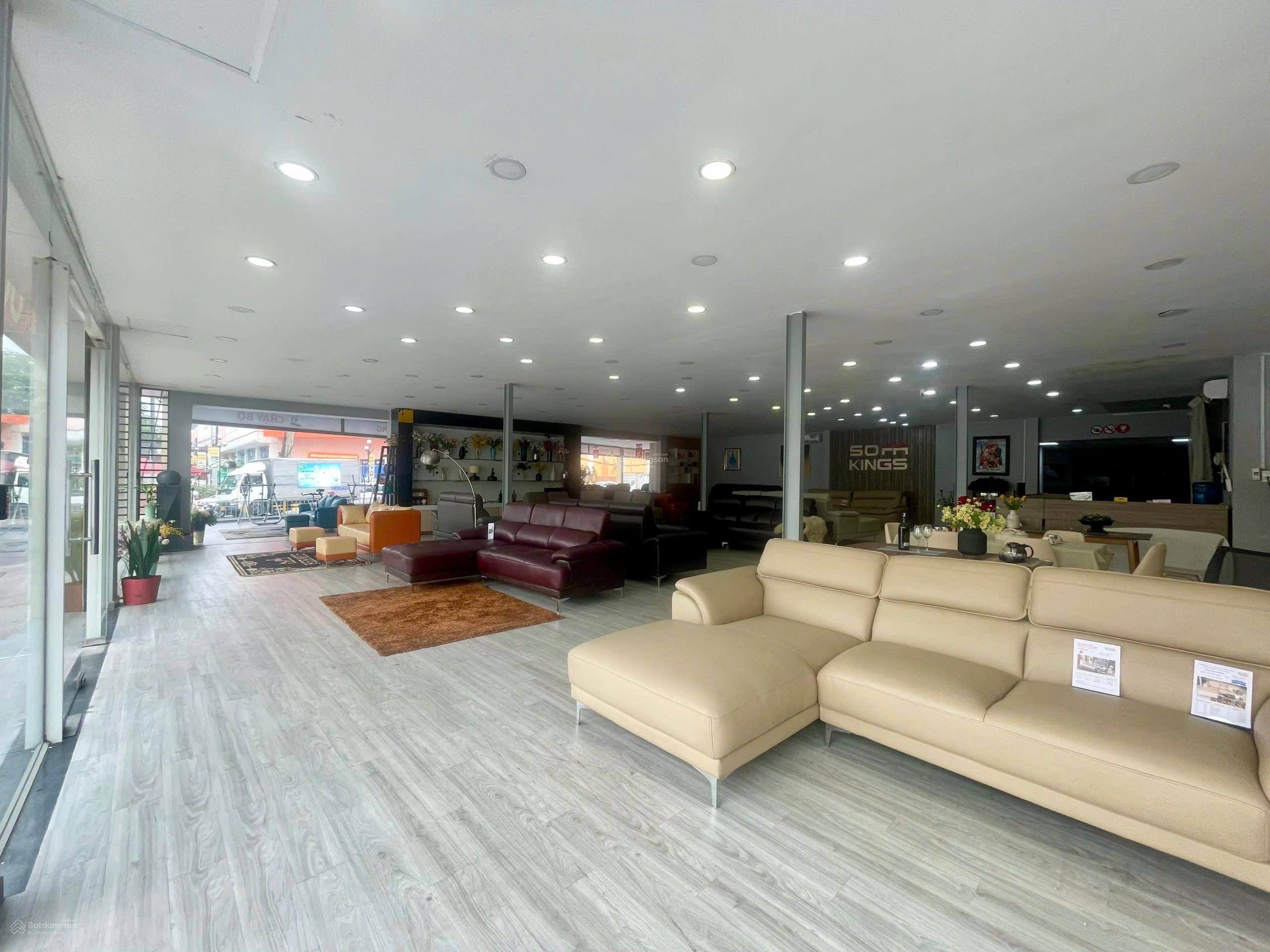 NHÀ GÓC 2 MT CỘNG HOÀ - ÚT TỊCH, 30x10m, TRỐNG SUỐT