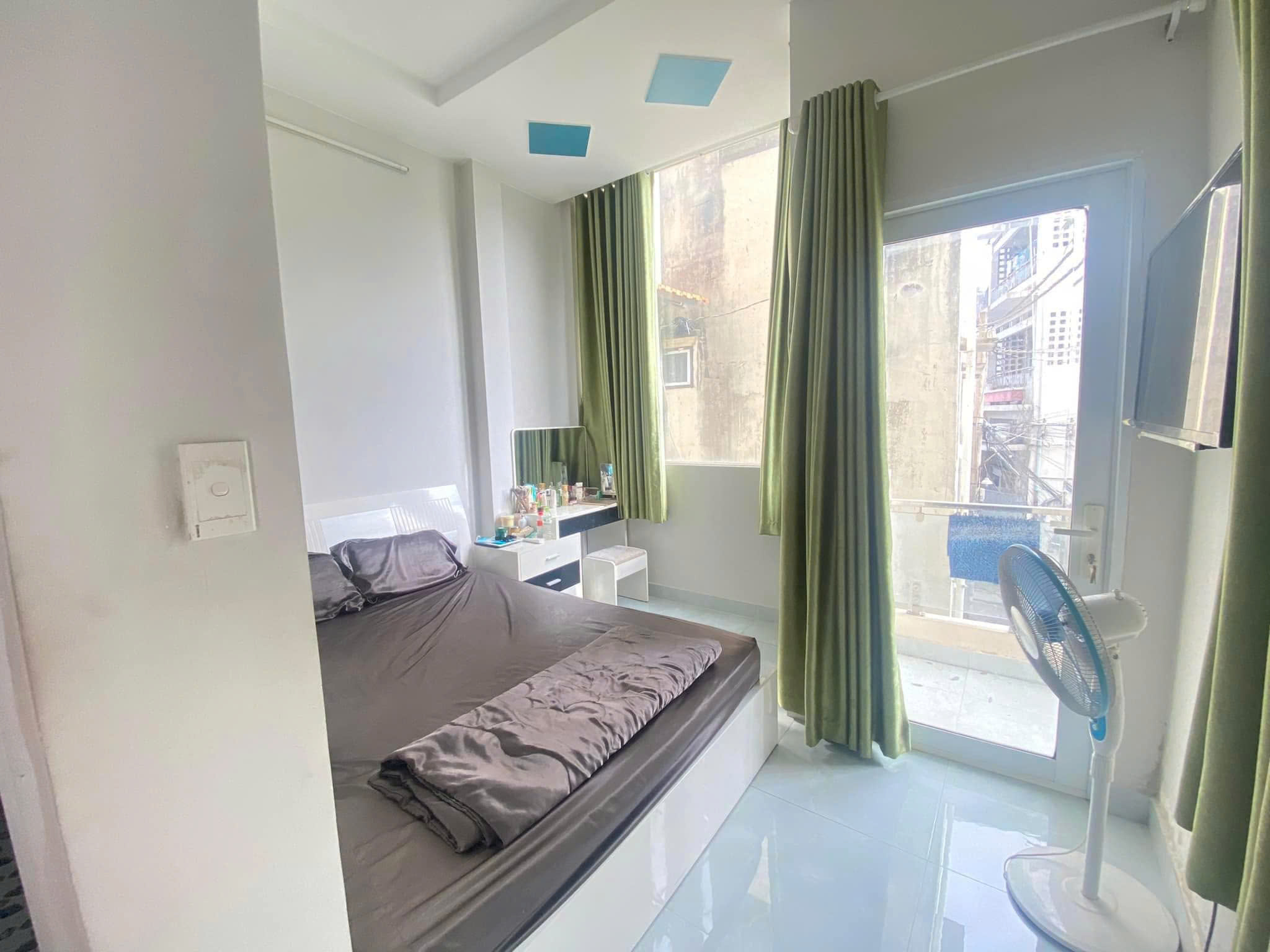 Nhà hẻm xe hơi CMT8, 3,8x10m, 4 phòng ngủ, full nội thất