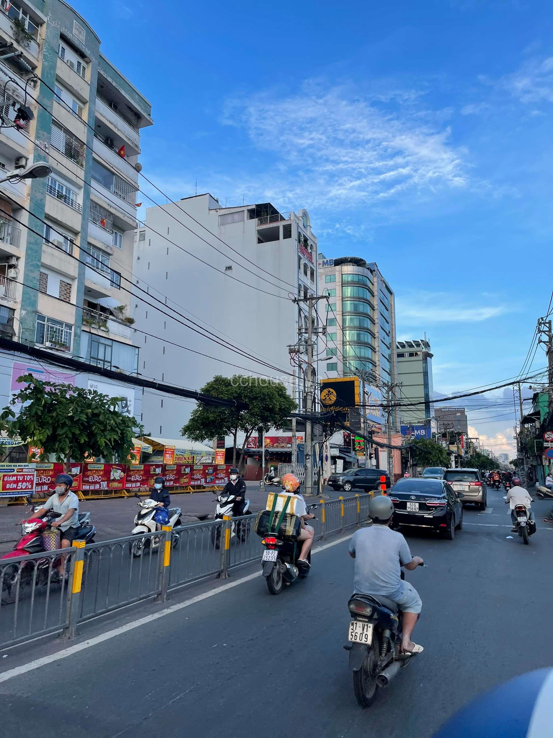 NHÀ 5 TẦNG MẶT TIỀN CMT8, 4,5x24m, 7 PHÒNG NGỦ