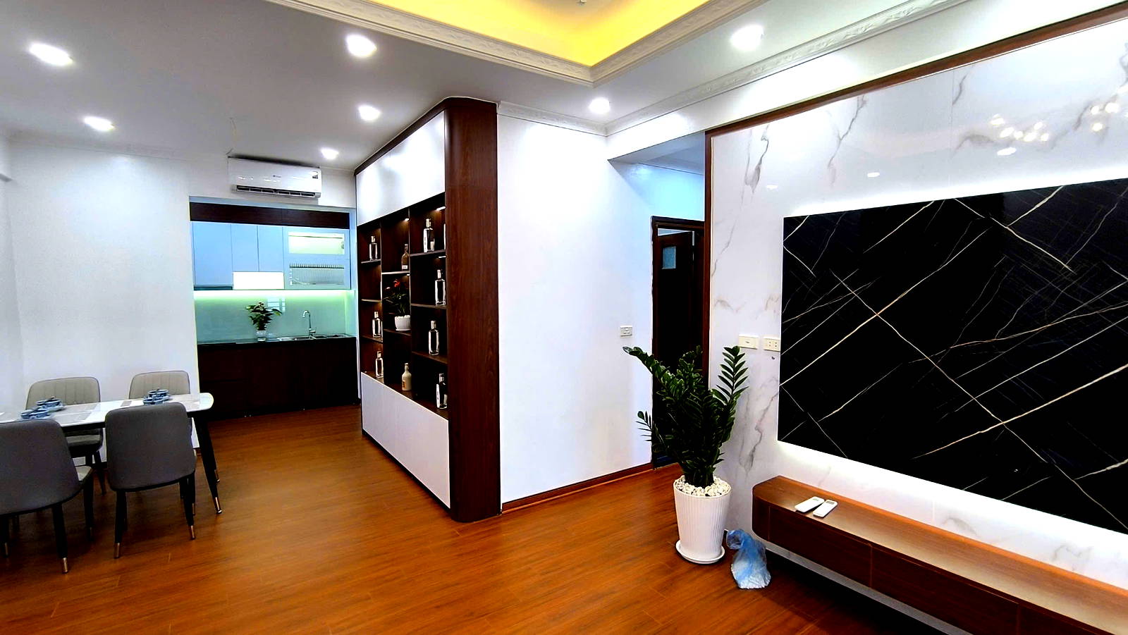 Bán căn góc full nội thất chung cư Nguyễn Cơ Thạch, tầng trung, giá chỉ 4.25 tỷ.