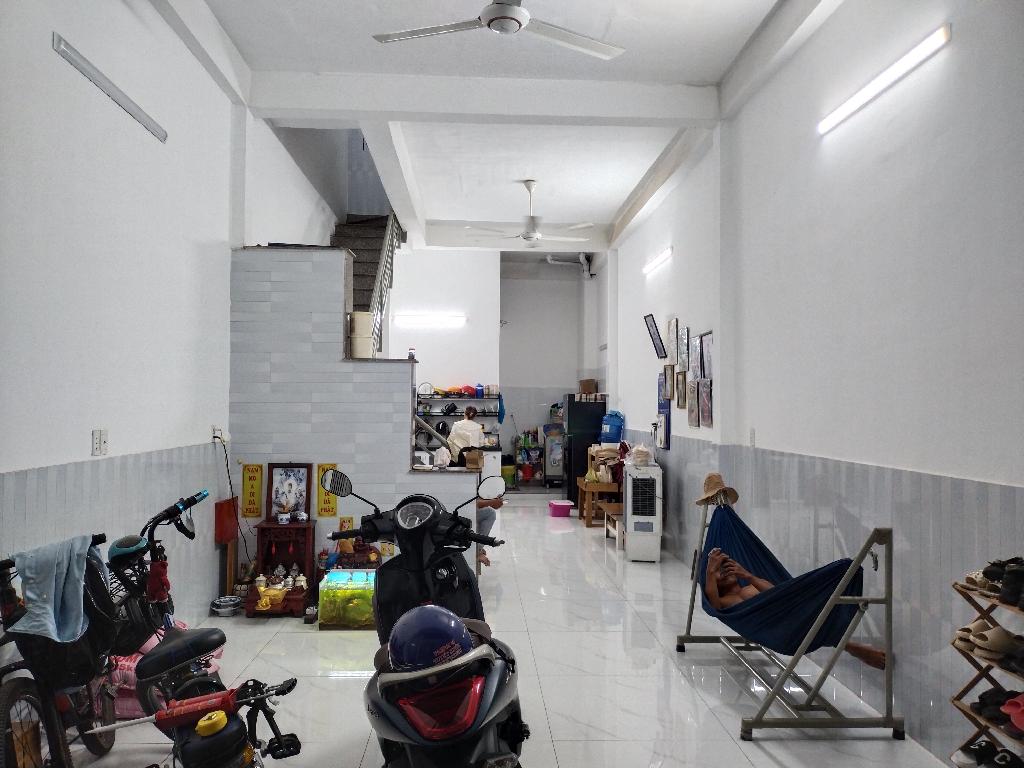 BÌNH TÂN - CÂY CÁM - CÁCH VÀI BƯỚC CHÂN RA MẶT TIỀN KÊNH THAM LƯƠNG - HẺM XE HƠI - NHÀ 2 TẦNG 2PN - 56M2 - SHR GIÁ 3.85