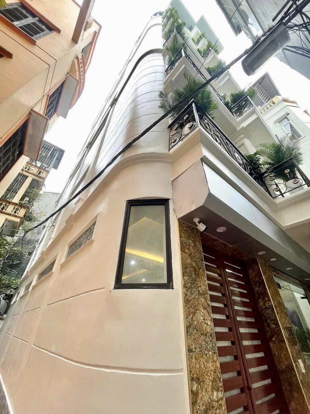 Bán nhà quận Ba Đình, phố Đào Tấn, 55m2, 5 tầng đẹp, hiện đại, mặt tiền rộng, 2 mặt thoáng, ô tô 7 chỗ tránh.