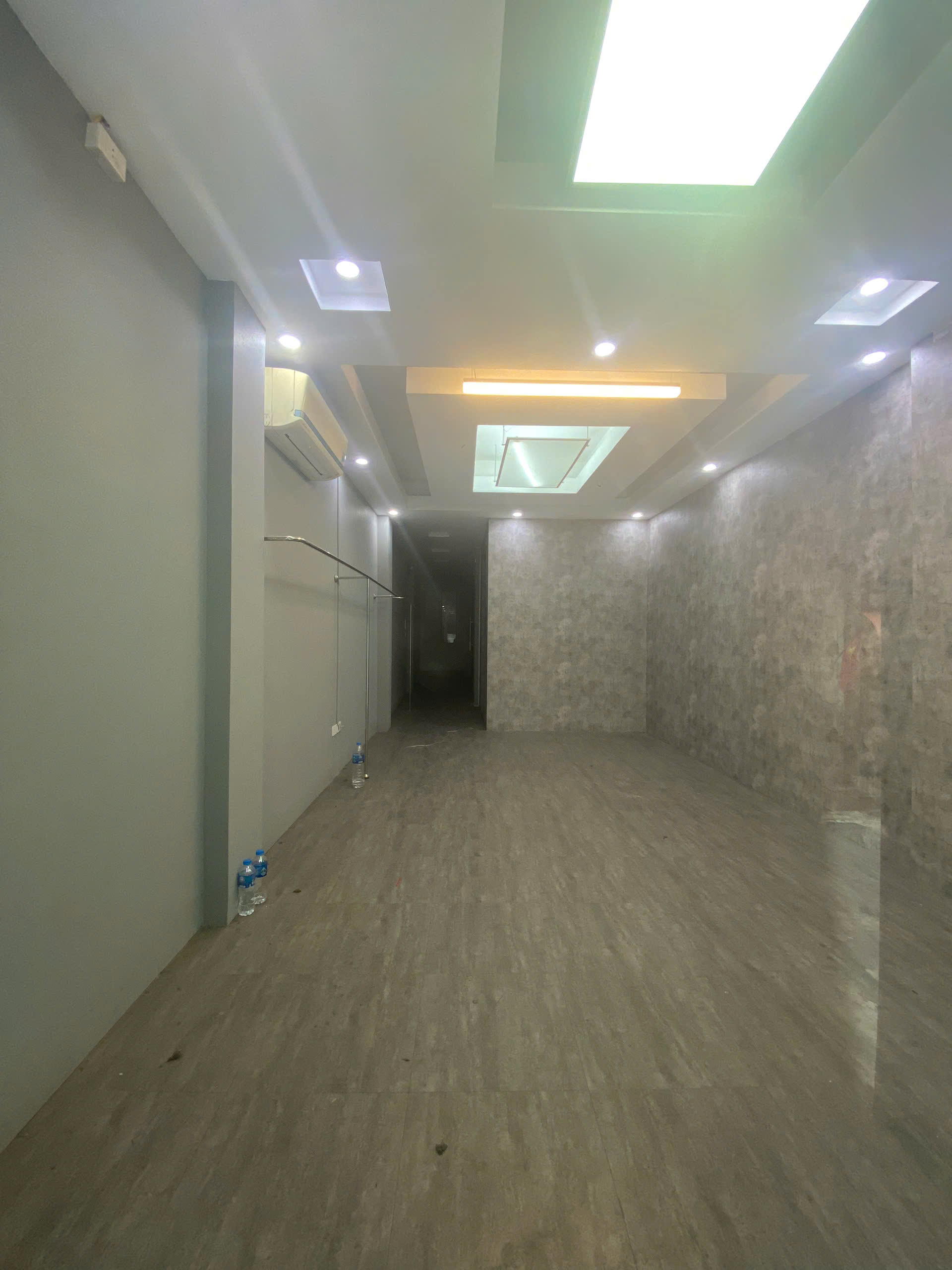 Cho thuê MBKD mặt phố Đông Các - Đống Đa - 90m - 2 tầng - 28 triệu làm showroom, spa, quần áo